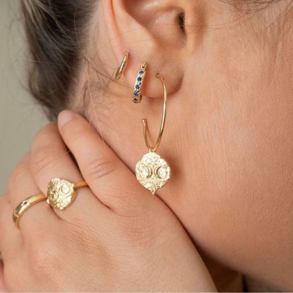 FIVE AND TWO 18K GOLD HOOPS DIAMOND CUT SAPPHIRE CRYSTALS STARBURST HOOPS LOOPS - Picture 8 of 15